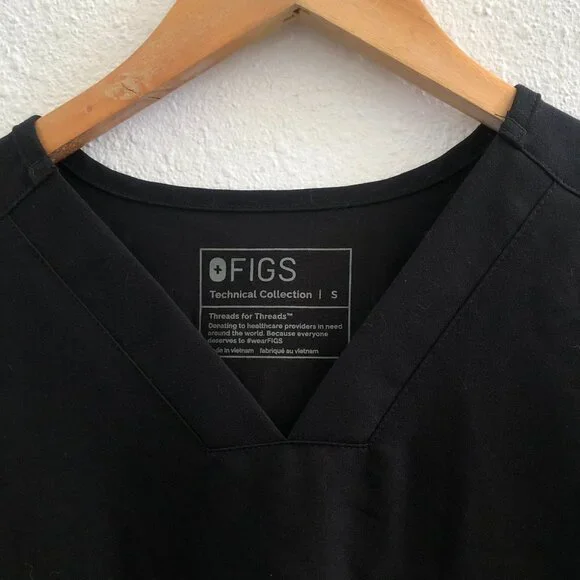 FIGS Chisec Three-Pocket Scrub Top Size S/ FIGS Slim Cairo Cargo Scrub Pants Siz